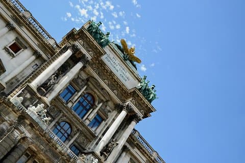 Roligt stadsspel i Wiens centrum: det kungliga och det udda