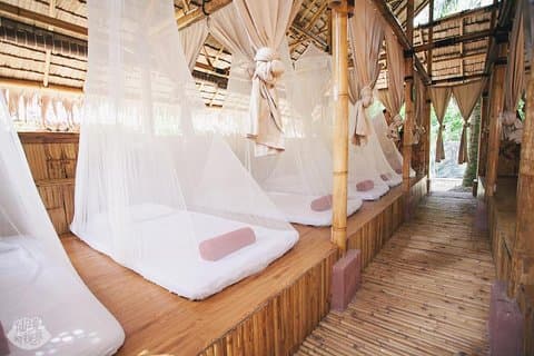 Bamboo Hut på Tadom Hill Resort - Dykning Platform, Water Swing & Tarzan Swing