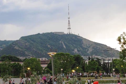 Dîner dans le complexe du restaurant Funicular à Mtatsminda Park de Tbilissi