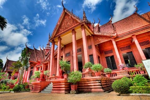 4 Stunden privates Phnom Penh National Museum und Royal Palace Tour