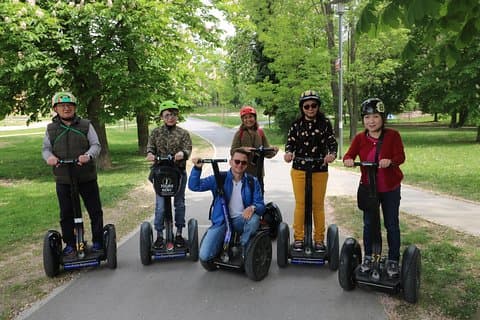 Tour por la zona del Castillo de Praga en Segway, eScooter o Trike