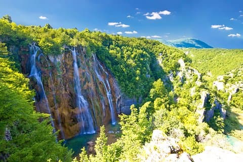 Traslado privado de Zagreb a Zadar con tour privado por los lagos de Plitvice