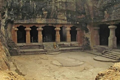 Mumbai- Halve dag bezoek aan "ELEPHANTA CAVES" - verzameling oude tempelgrotten