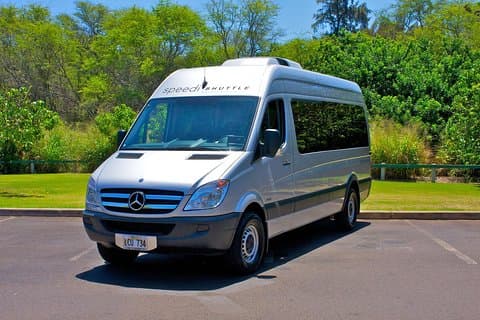 Gemeinsamer Transfer für Hin- und Rückfahrt: Honolulu Airport zum Hotel oder Anleger der Bootstour