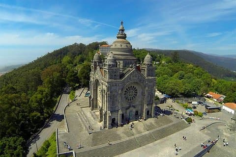 Private Tour: Viana do Castelo, Ponte de Lima and Braga from Porto