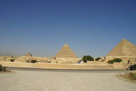 Överläggningsdag vid pyramiderna, Memphis och Saqqara