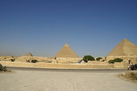 Indelingsdag in de piramides, het Egyptisch museum en de Khan ElKhalili-bazaar