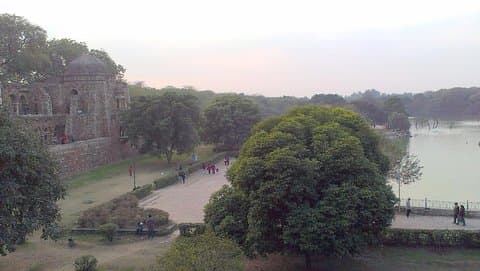 Paseo privado de la herencia y de la aldea urbana de Delhi en la aldea de Hauz Khas
