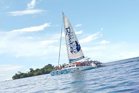 Negril fremhæver katamarankrydstogt med stop ved Margaritaville