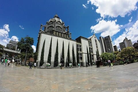 Historische und kulinarische Tour durch Medellin mit Fernando Botero's Plaza