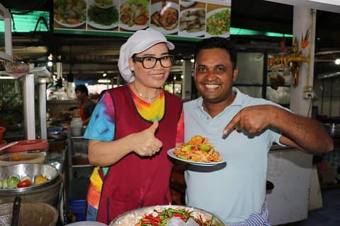 Dégustation de plats locaux au Hidden Takua Pa By Amazon prime Series Chef