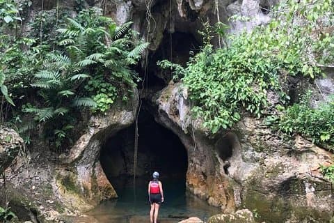 Actun Tunichil Muknal-tur fra Belize City