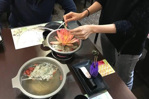 Vegetarische privéwandeling van 3 uur - Songshan distric & taste lotus hot pot