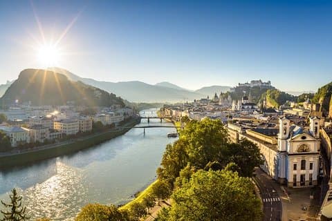 Tour privato di un'intera giornata dei laghi austriaci e Salisburgo da Vienna