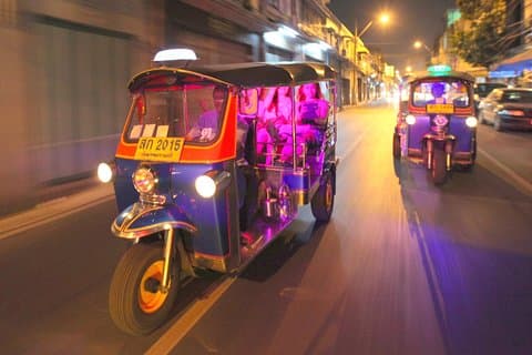 Bangkok om natten: Templer, markeder og mat Tuk-Tuk tur