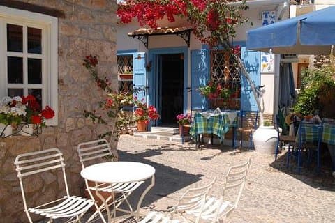 2-dages privat tur fra Athen til Delphi, Galaxidi og Hosios Loukas Kloster