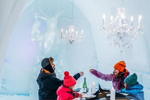 Arctic Snow Castle Besuch mit Lappland Abendessen - Kleingruppentour