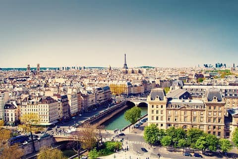 ディズニーランド パリ発パリ日帰り旅行、乗り降り自由市内ツアー付き