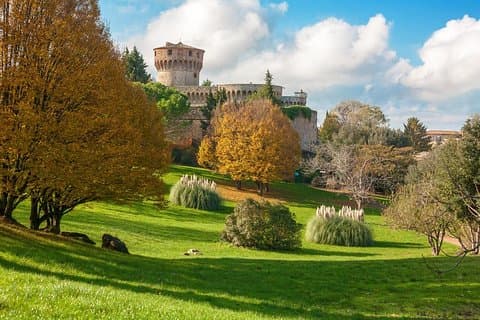 Volterra, Bocellis Theater und San Gimignano Tour mit dem Minivan