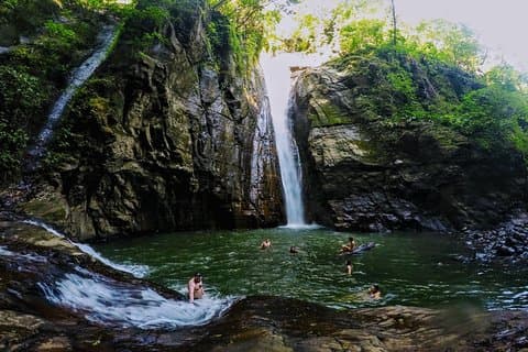 Tamanique Waterfalls , Cliffjumping, Rockclimbing, Hiking and Swimming
