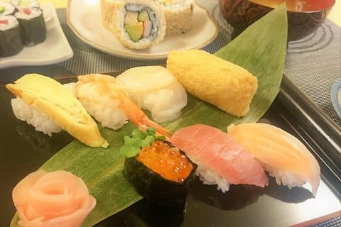 3-timers Small-Group Sushi Making Class i Tokyo