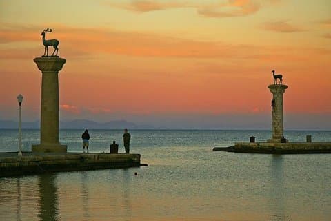 Rhodos gamla stad på natten