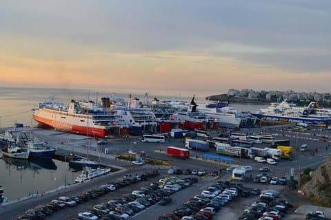 Porto Rafina per l'aeroporto di Atene