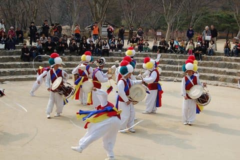 Suwon Hwaseong festning og Koreansk Folk Village Day Tour fra Seoul