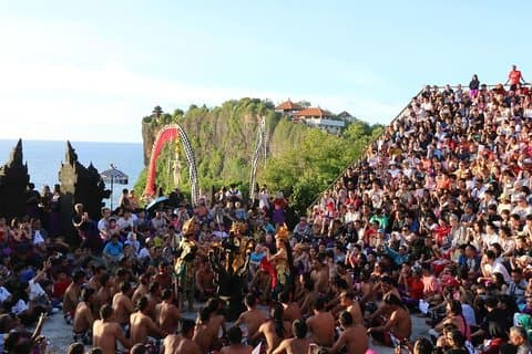 Uluwatu Temple Sonnenuntergang und Kecak Feuertanz