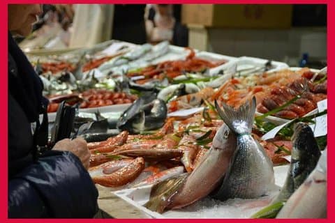 Cesarine：メッシーナの地元の家での市場ツアーと食事