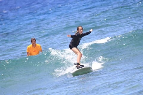 Aula de surf semi-privada na praia de Ka'anapali