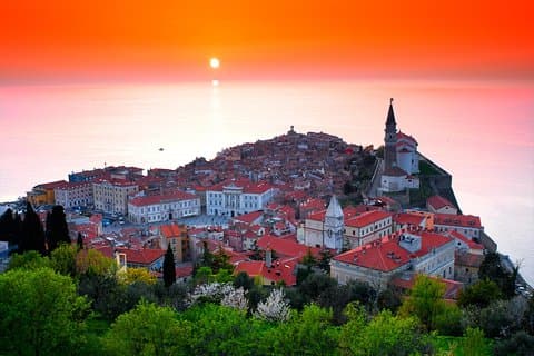 Skocjan UNESCO-grottorna och Piran heldagstur (liten grupp, max 8)