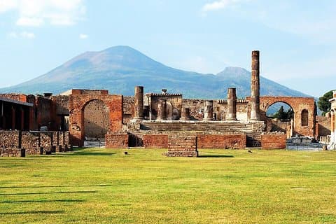 Privater Transfer von Neapel nach Sorrent mit Stop in Pompeji