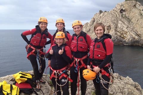 Experiencia de coasteering al este de Mallorca con traslados