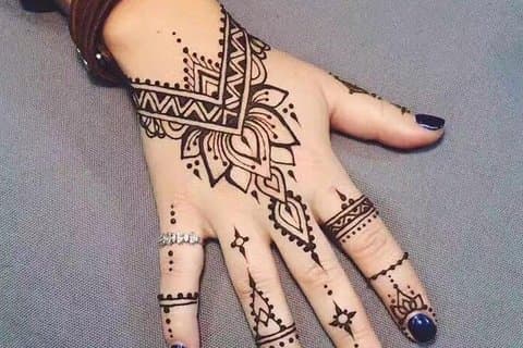 Berber Henna Tatto mit Übertragungen in Agadir