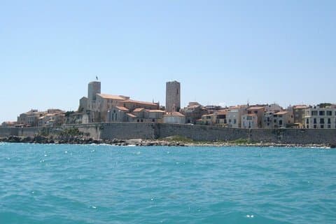 Traslado privado del aeropuerto de Niza a Antibes a lo largo de la Riviera francesa 23