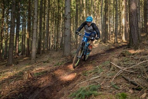 Excursão de bicicleta de montanha guiada personalizada de Praga
