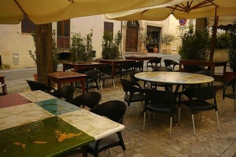 Almoço de degustação de vinhos em Spello com degustação de trufas