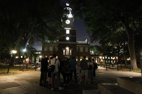 Tour fantasma da Filadélfia à luz de velas