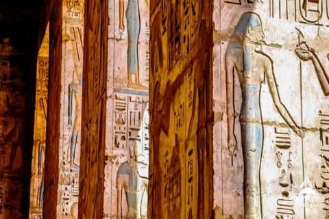 Luxor Full Day Tour af Habu Temple Valley of Workers og Queens