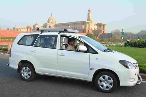 Delhi internationella flygplats till hotell privat transfer