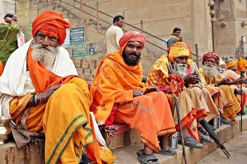 Excursion privée d'une demi-journée à Varanasi et randonnée Tuk-Tuk au lever du soleil
