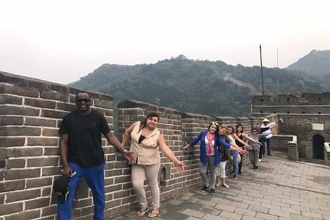 Excursão para grupos pequenos com escala na Grande Muralha (9h às 13h)