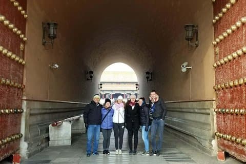 Great Wall & Forbidden City Layover Small Group Tour (9:00-17:00)