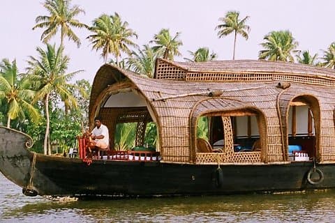 Private 2 Day Tour to Kerala from Bangalore with Flight :Houseboat & Cochin Tour