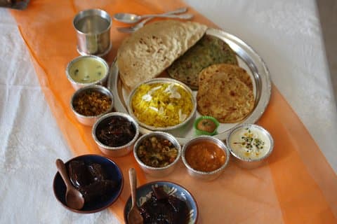 Lernen Sie authentisches indisches Essen in einer lokalen Küche in Gurgaon zu kochen