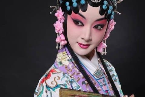 Shanghai bei Nacht mit chinesischer Oper, Abendessen und Getränken
