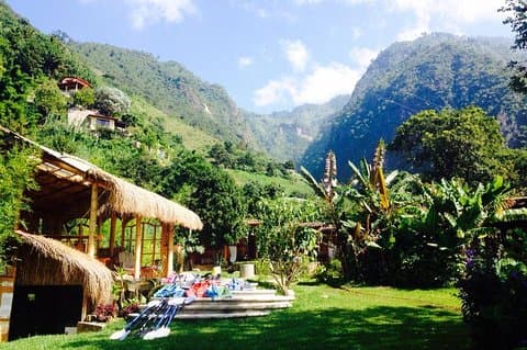 Vila och avkoppling vid Atitlan-sjön från Antigua