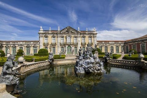 Sintra privada de Lisboa com prova de vinhos e Palácio de Queluz