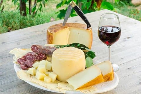 Meio dia de experiência de vinho em pequenos grupos com Especialista em vinho de Cagliari
